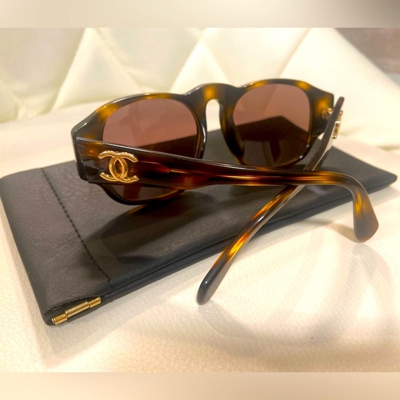 CHANEL Vintage Sunglasses - Picture 10 of 15
